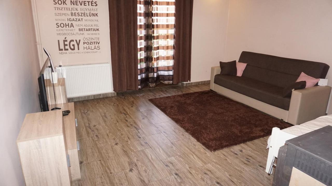 Edes Otthon Apartman Gyula Exteriör bild